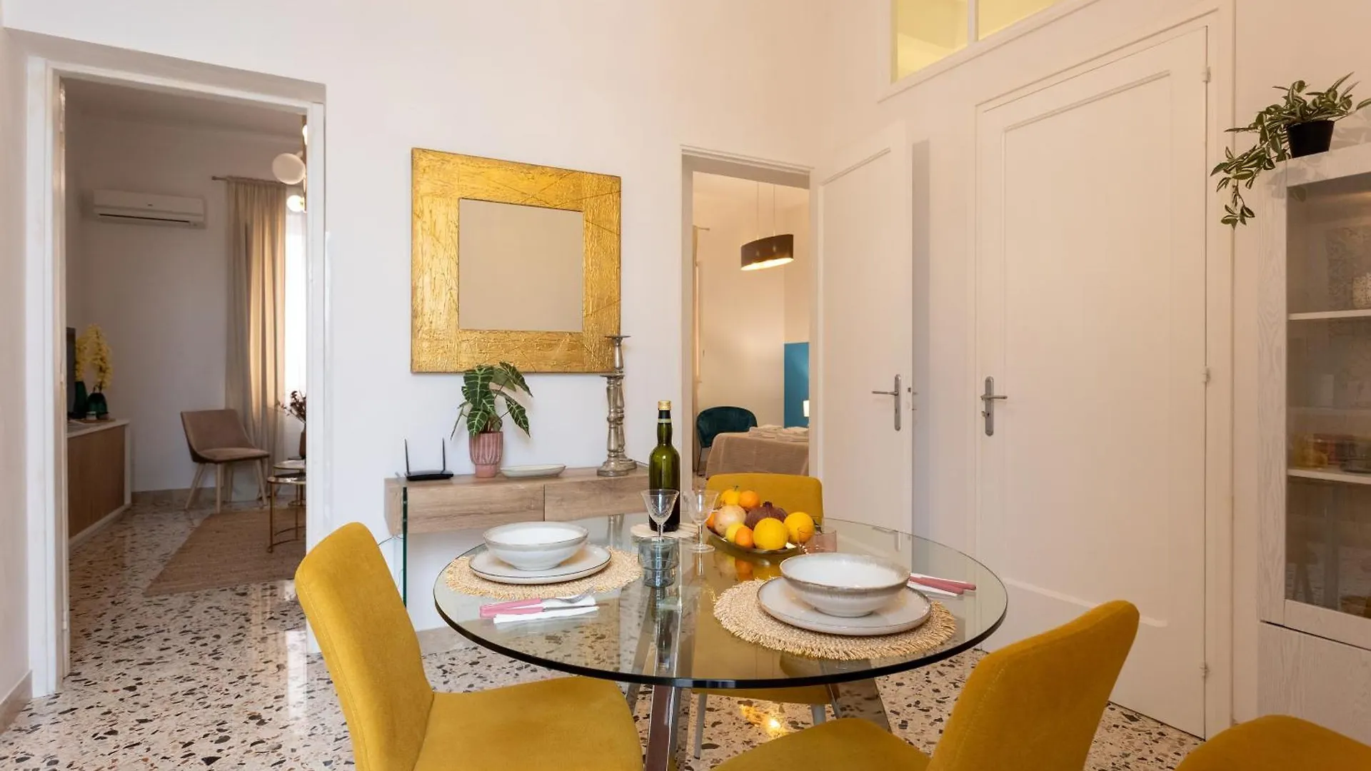 Frisella Centro Storico Apartments Marsala 0*,  Italië
